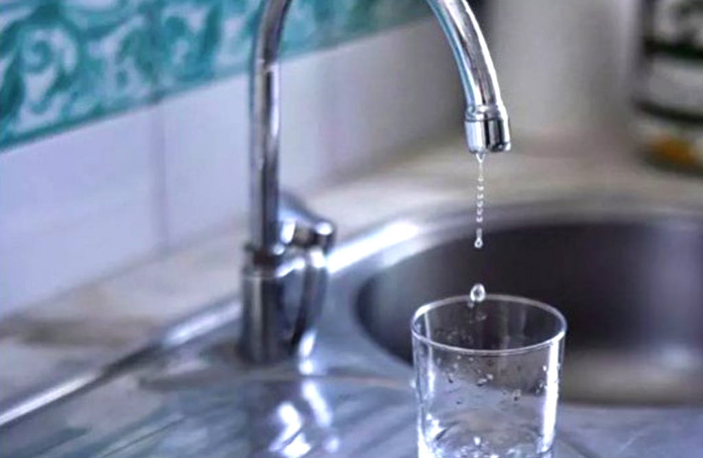 Los vecinos de los Sifones exigen soluciones ante la persistente baja presin de agua en sus viviendas